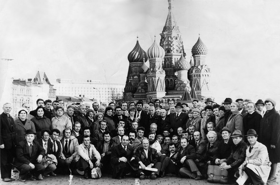 Делегация советских немцев в Кремль 1988 год; фото на Красной площади